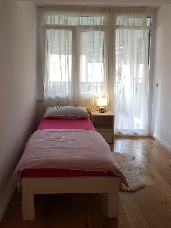 Apartment Domalu Old Town Zara Esterno foto